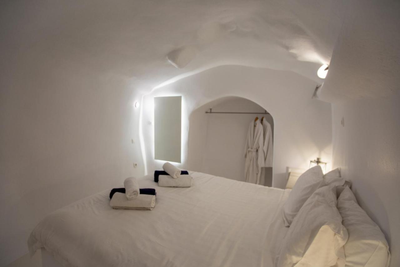 Sunset View Villa Santorini - With Outdoor Jacuzzi Фиростефани Экстерьер фото