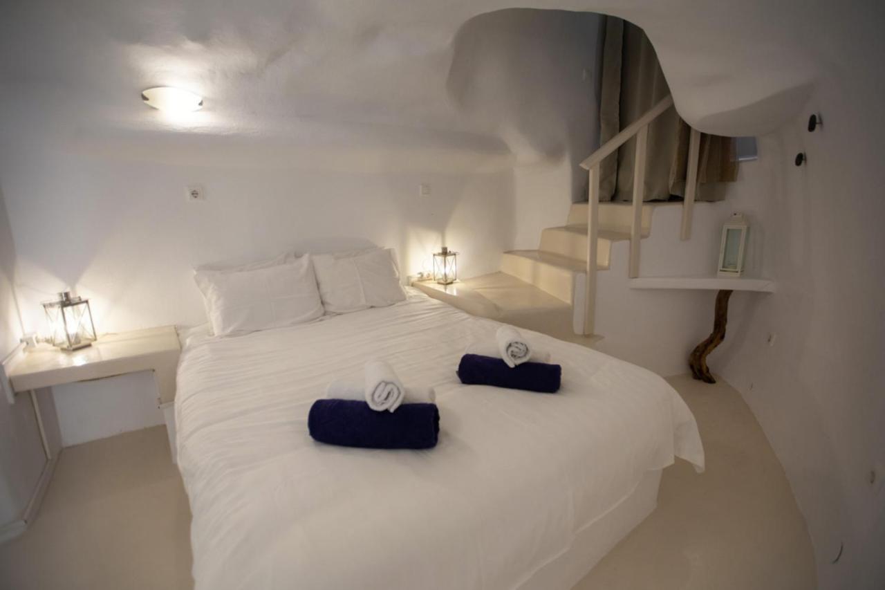 Sunset View Villa Santorini - With Outdoor Jacuzzi Фиростефани Экстерьер фото