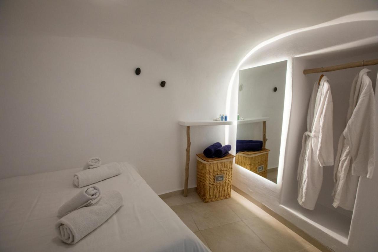 Sunset View Villa Santorini - With Outdoor Jacuzzi Фиростефани Экстерьер фото